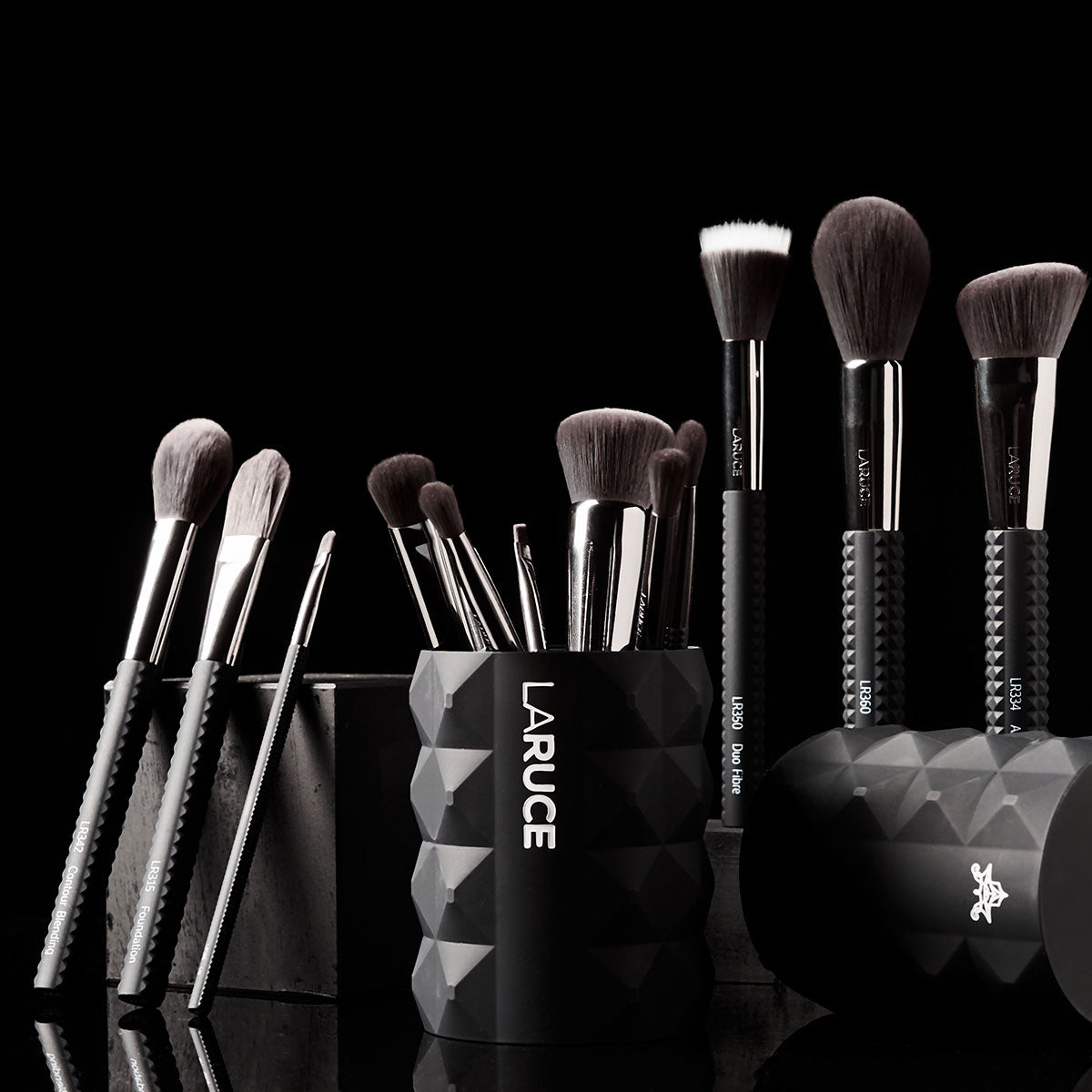 LARUCE Rennie 14-Piece Professional Makeup Brush Set in Midnight Studio