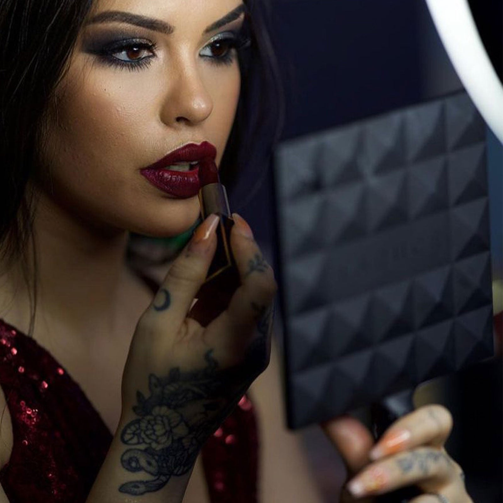 LARUCE The Studded Hand Mirror – LARUCE Beauty