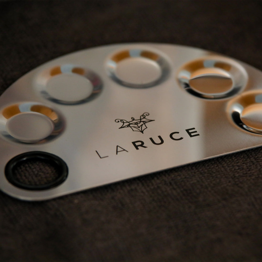 
                      
                        LARUCE Mixing Plate + Spatula - LARUCE Beauty
                      
                    